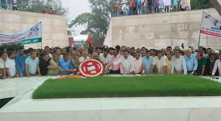 জিয়াউর রহমান ও খালেদা জিয়ার সমাধিতে বিএনপির ৪ নেতার শ্রদ্ধা